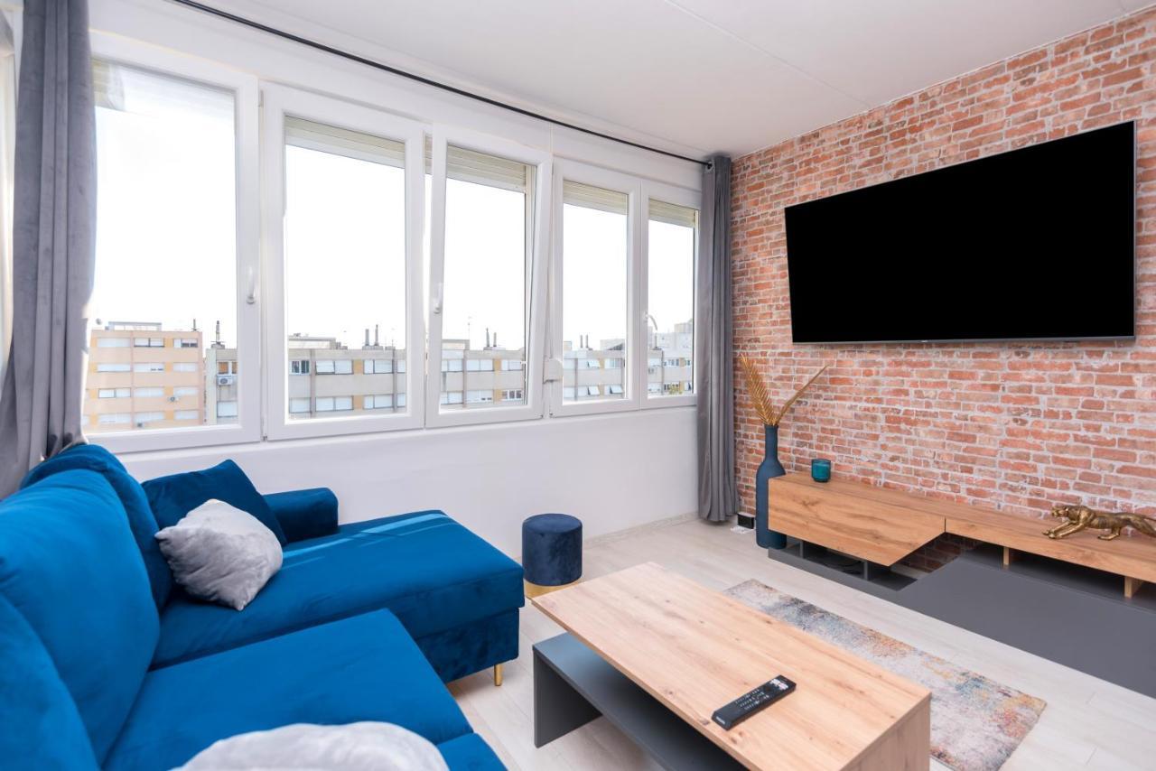 Frans Apartment Split